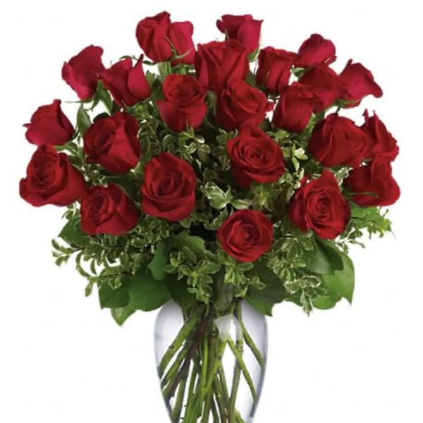 Bouquet of red roses in a clear glass vase