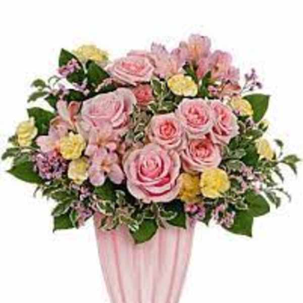 Pink rose bouquet in a tall pink vase