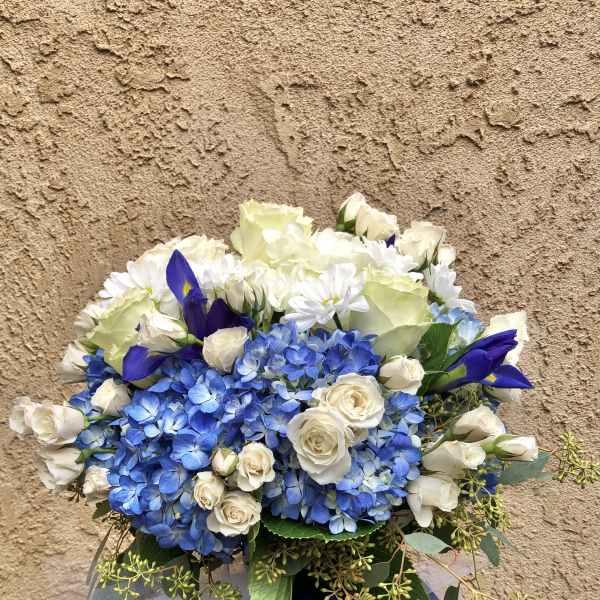 Blue hydrangea bouquet with white roses and daisies