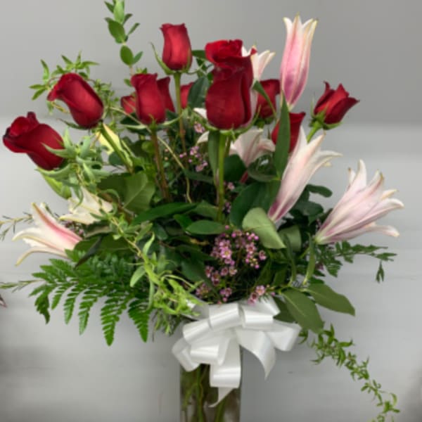 Make a Statement Dozen Red Roses