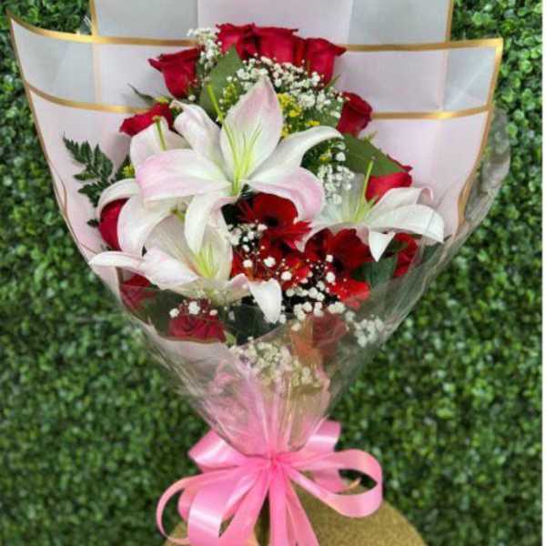 visions of love Bouquet 12 Red rouses with 3 Lilis
