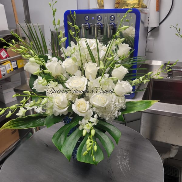 Elegant Table Wedding Arrangement