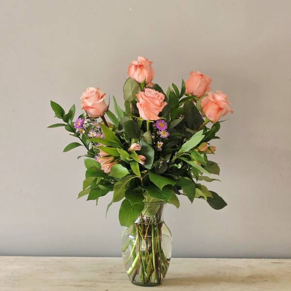 6 Pink Roses in a Vase