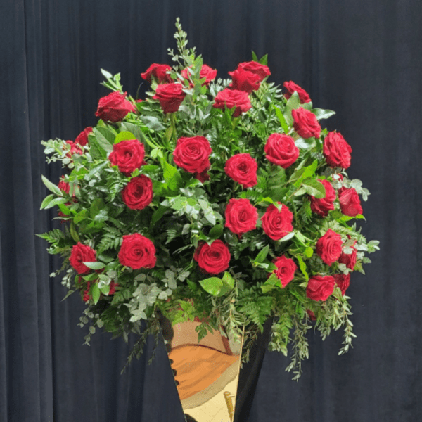 50 Red rose table arrangement for special events