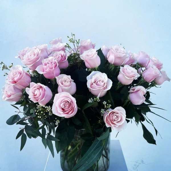 Bouquet of pale pink roses in a glass vase