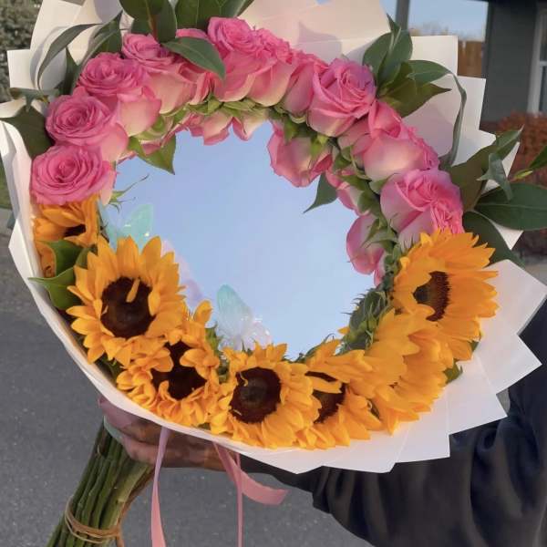 CUSTOM ROUND MIRROR BOUQUET