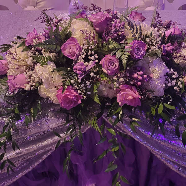 Main center piece for special events purple rose, white hydrangeas