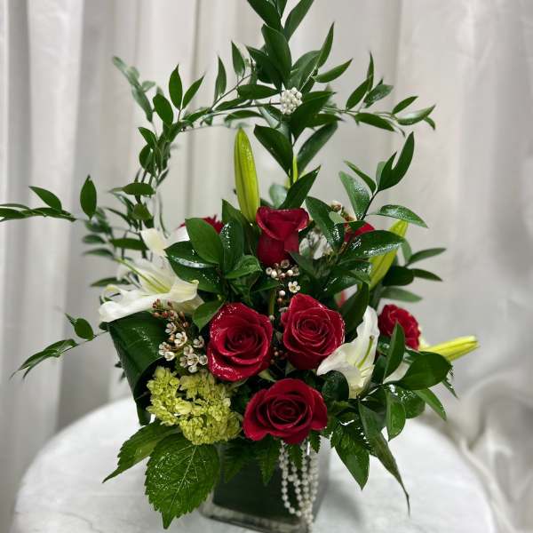 Elegant wedding arrangement