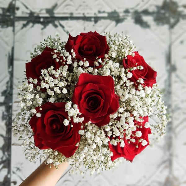 Bouquet of red roses with white baby's breath