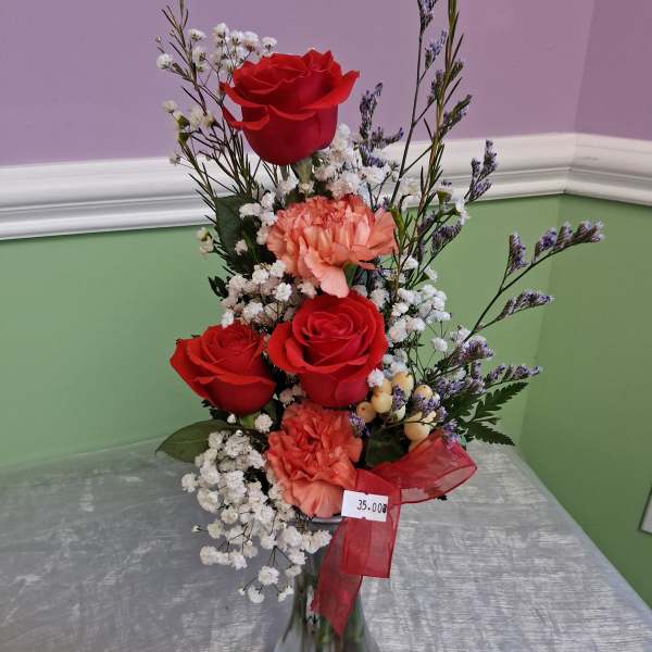 3 Roses with Carnation