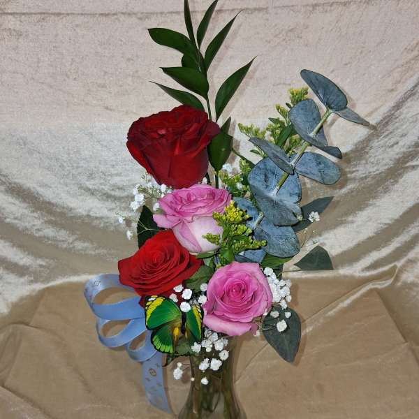 Red and pink rose arrangement