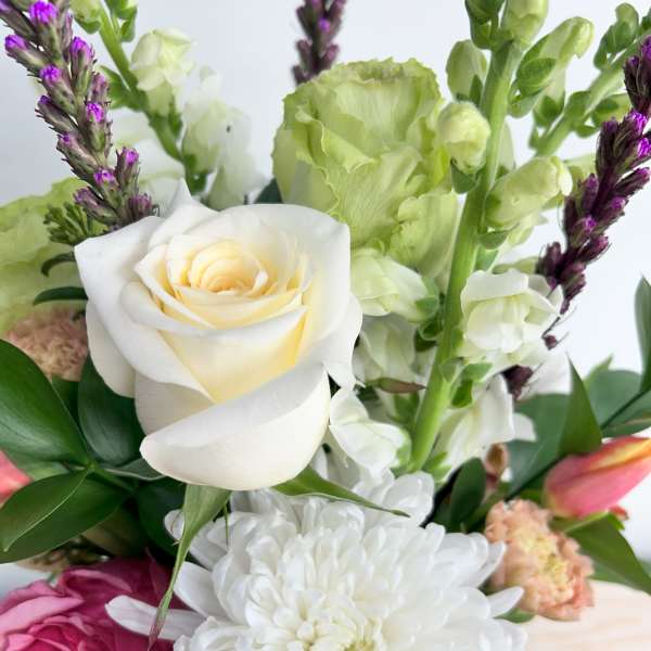 Bouquet of white and pink flowers with a cream rose and white chrysanthemum