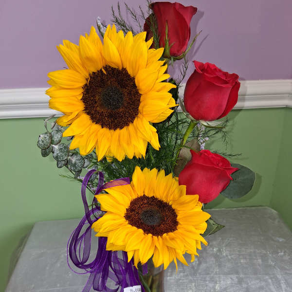 3 Roses with sunflower