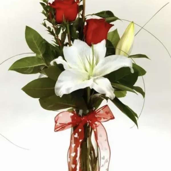 3 Roses & lily’s