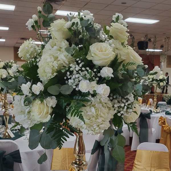 White table arrangement for special events
