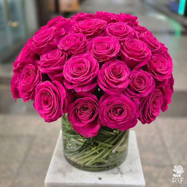 Bouquet of bright pink roses in a clear glass vase