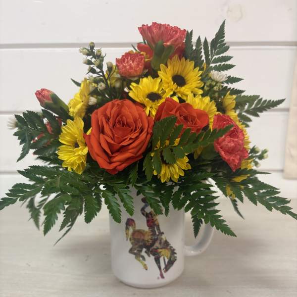 Bouquet of red roses and yellow daisies in a white mug