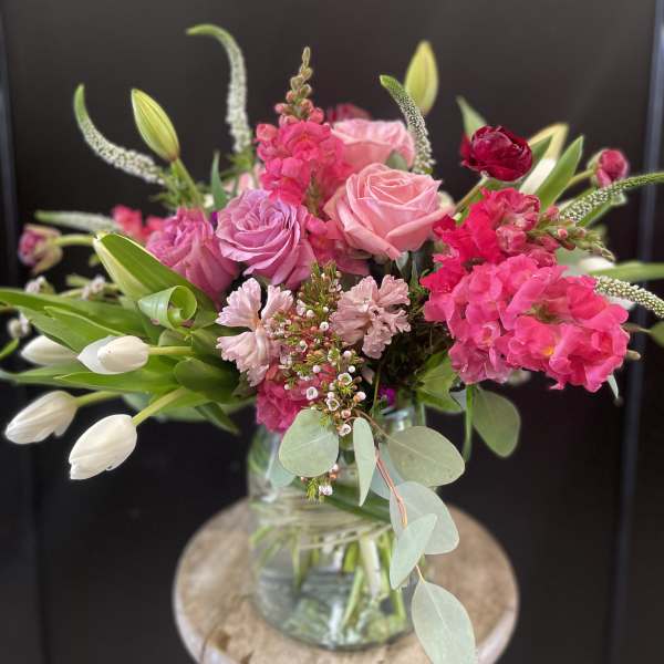 Pink and red mixed bouquet in a glass vase