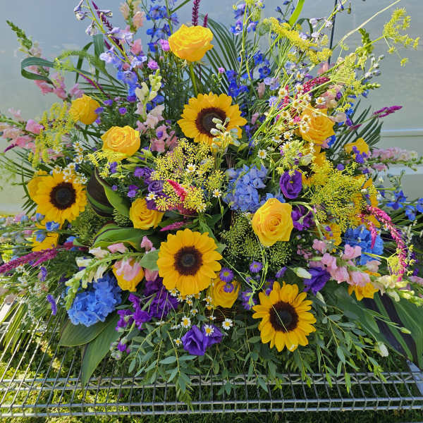 Signs of summer tribute Basket