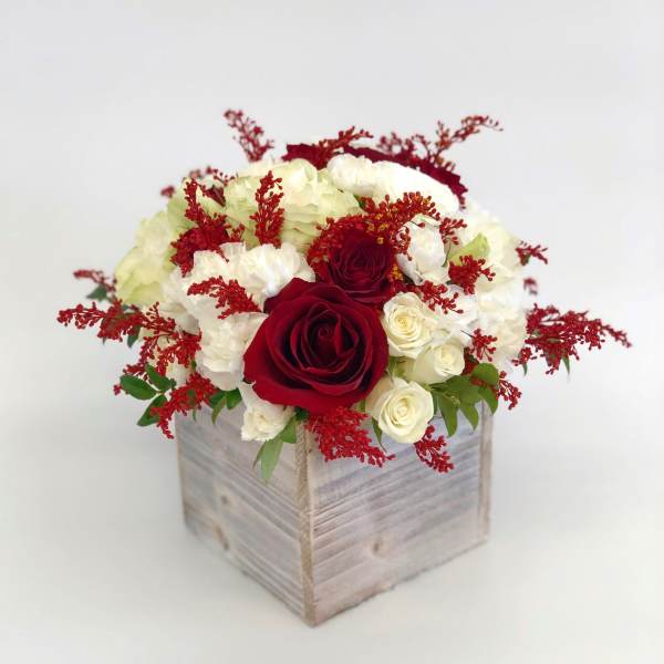 Wood box arrangement White & Red small