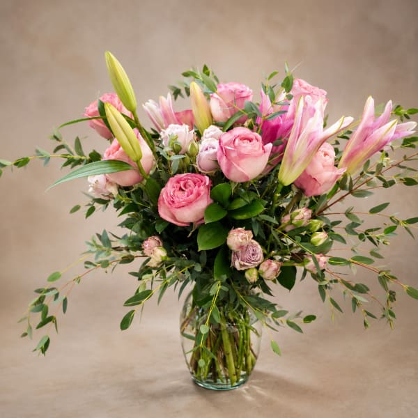 Beautiful arrangement with garden roses