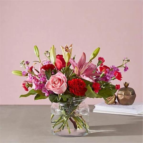 Pink and red mixed bouquet in a clear glass vase