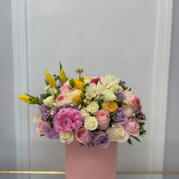 Mixed pastel bouquet in a pink cylindrical box