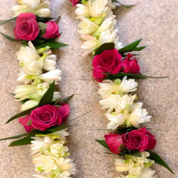Double Tuberose lei with Ti Leaf and Spray Roses