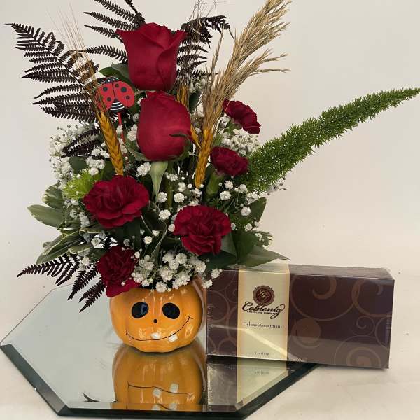 Jack-0-lantern w/ chocolates