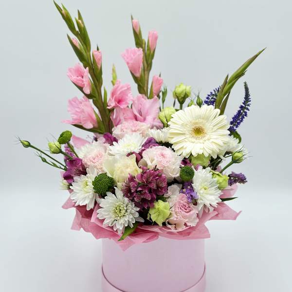 Pink and white mixed bouquet in a round pink box