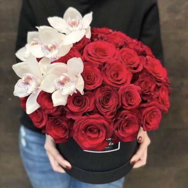Red roses with white orchids in a black hat box