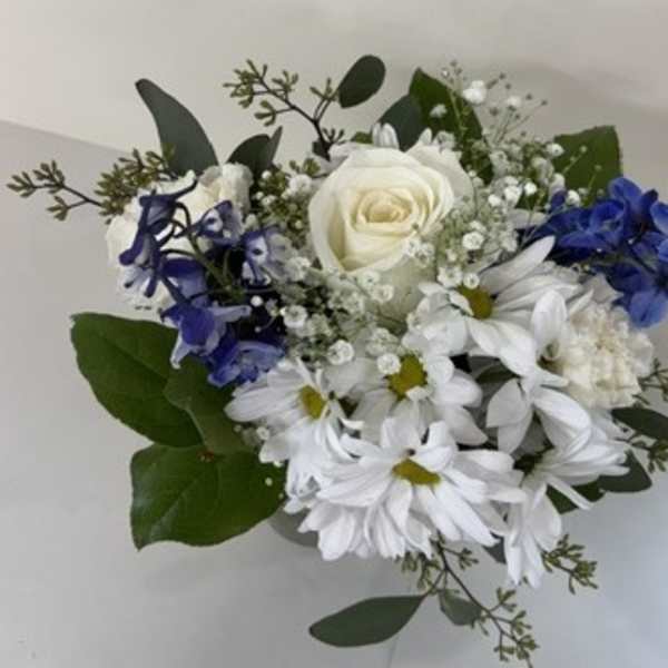 Bouquet of white roses, white daisies, and blue hydrangeas