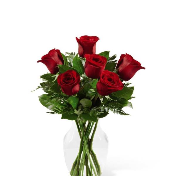 Bouquet of red roses in a clear glass vase