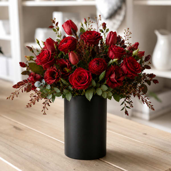 Red rose bouquet in a black vase