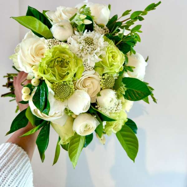 The Green & White Delight Bouquet
