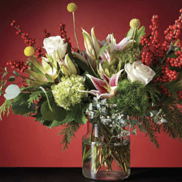 Mixed bouquet of white roses and lilies in a glass vase