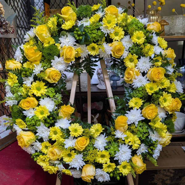 Yellow, white and green wreath