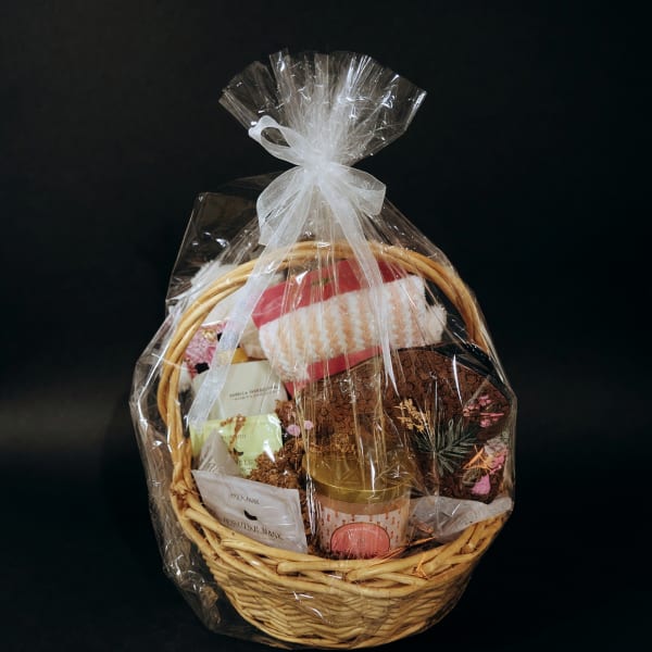 Deluxe Women's Spa Gift Basket