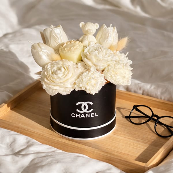 Chanel Pure Elegance Candle Bloom