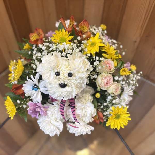 Bouquet with a white teddy bear face made of flowers and yellow daisies