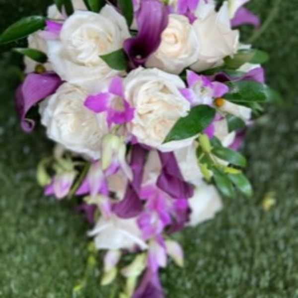 Bouquet of white roses and purple calla lilies