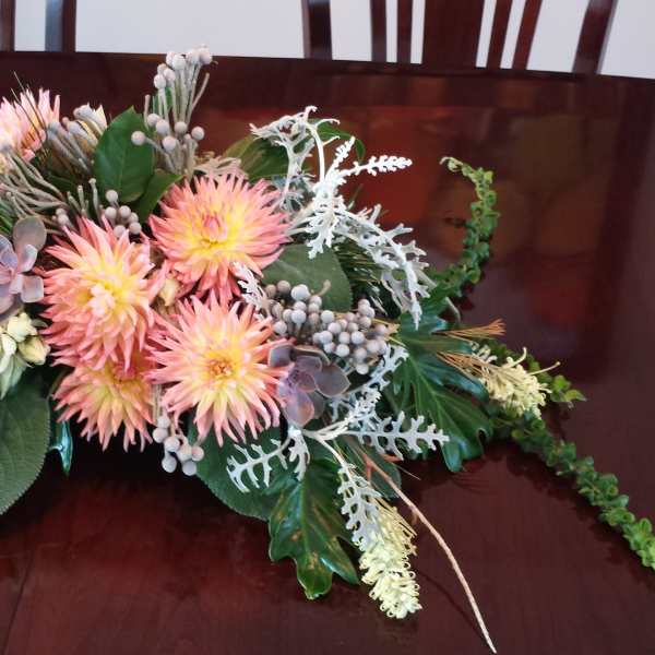 Dahlia Exotic Centerpiece