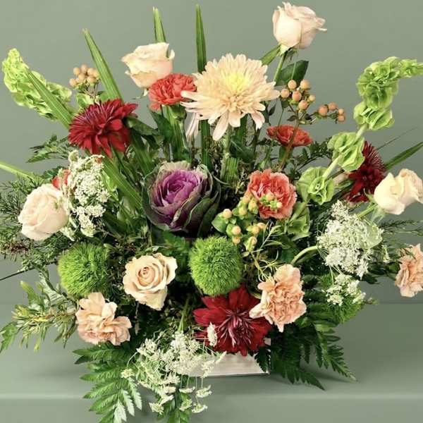 Designer's Choice Centerpiece - English Garden Style Mix of Fresh Premium Flowers