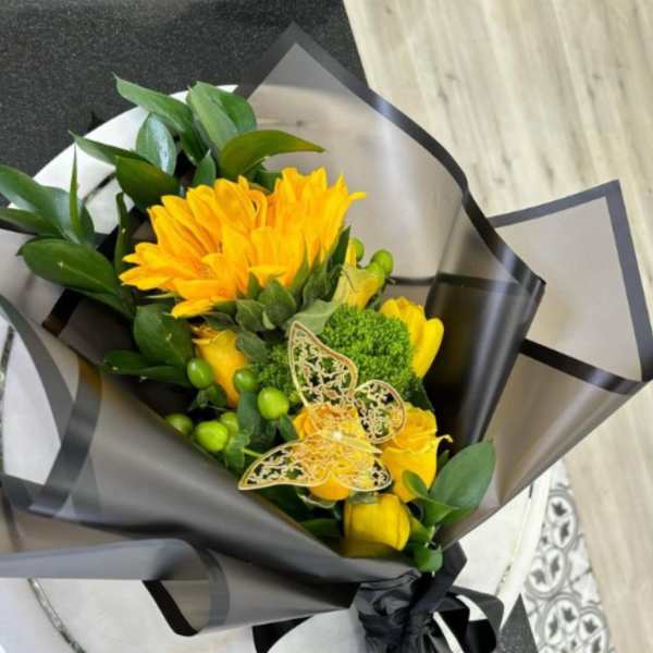 Small mixed yellow bouquet