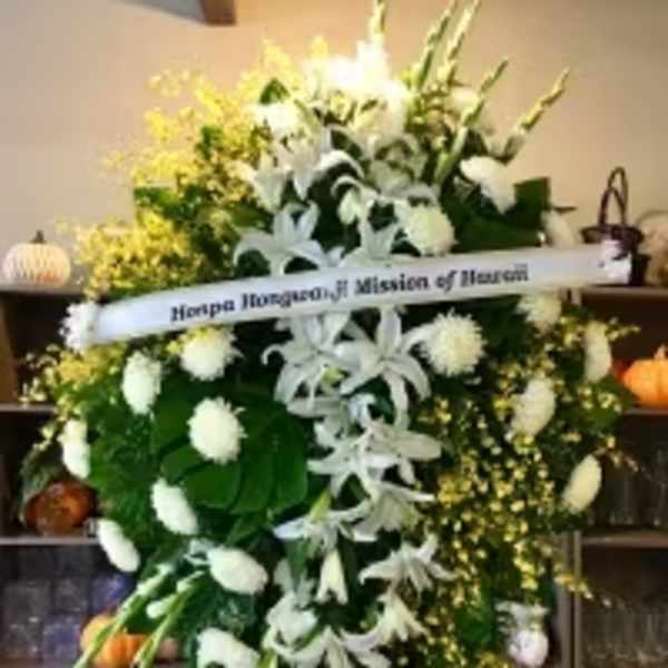 #101 Lily River Spray Wreath