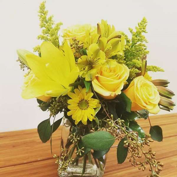Fresh sunshiny yellow bouquet.