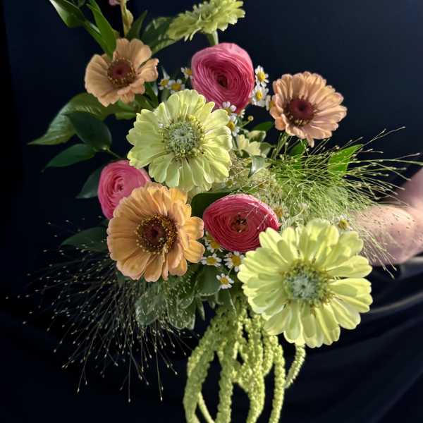 MONTHLY FEATURE BOUQUET - SUMMER MELON MEDLEY