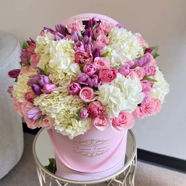 Pink and white bouquet in a round pink box