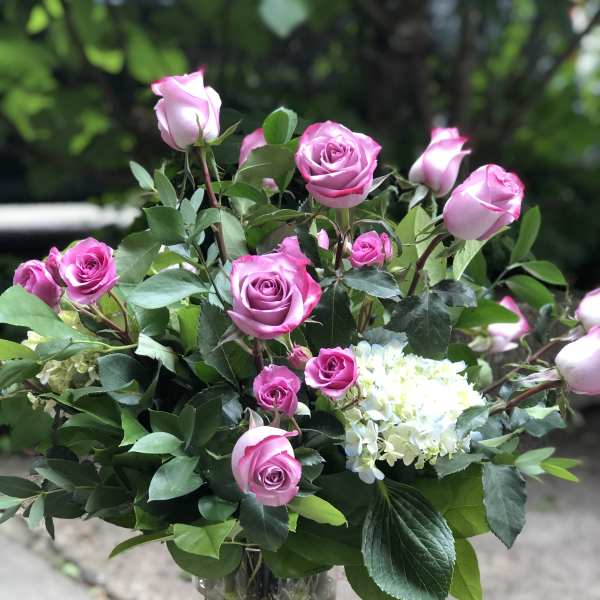 Pink roses and white hydrangea in a clear glass vase