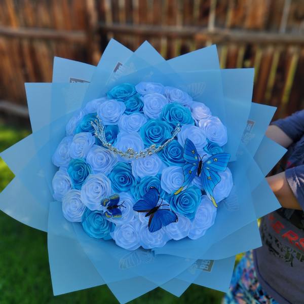 Blue and white rose bouquet with butterfly decorations
